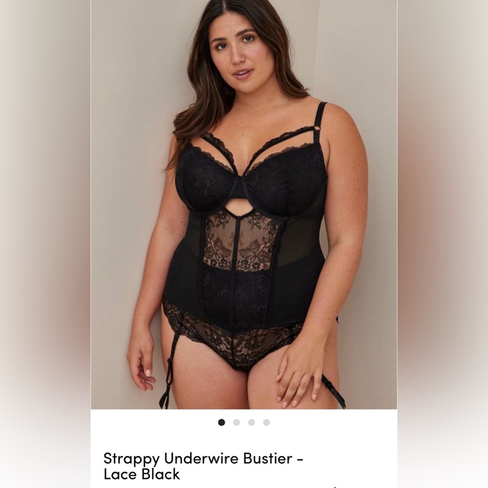 🌻‼️Torrid Black Lace Strappy Bustier